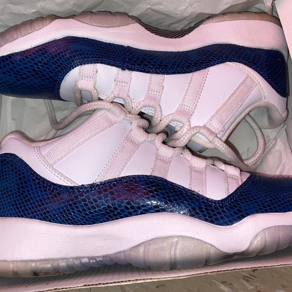 Retro Jordan snake skin 11’s size